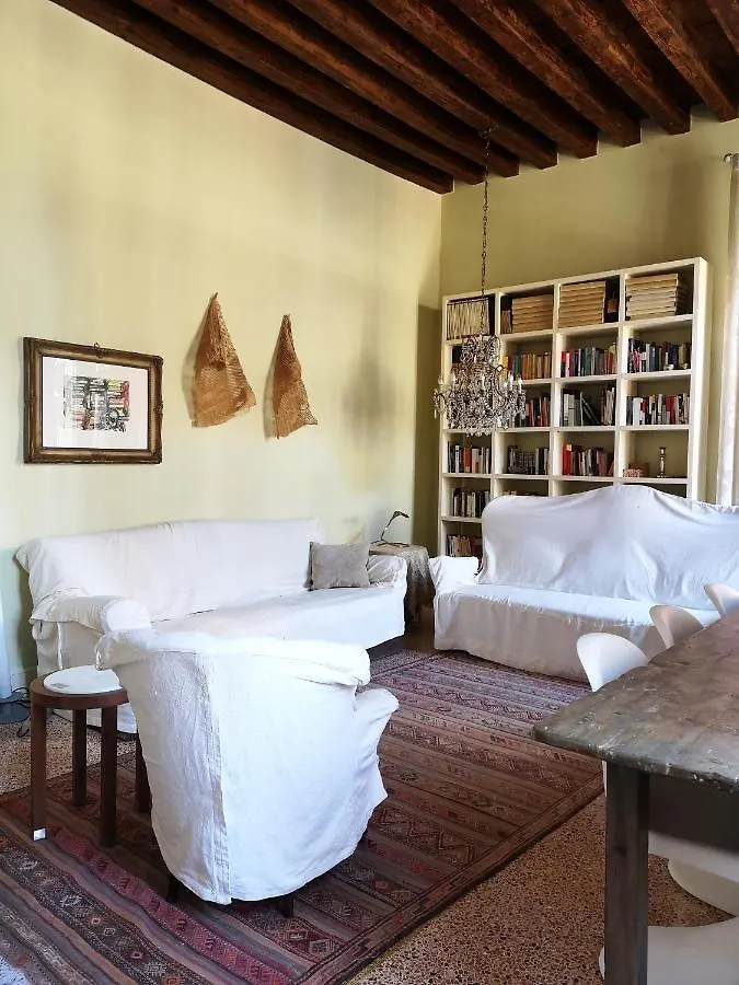 Gorgeous Venetian Apartment With Canal View