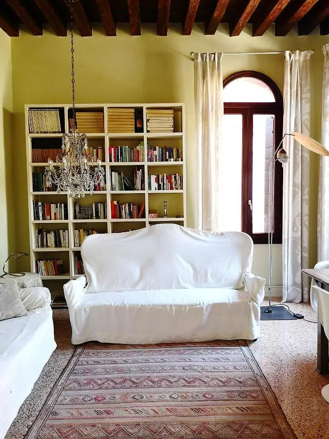 Gorgeous Venetian Apartment With Canal View Venice