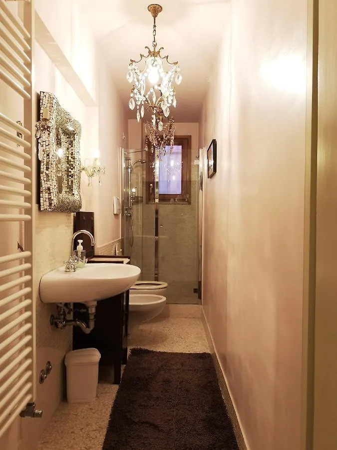 Gorgeous Venetian Apartment With Canal View