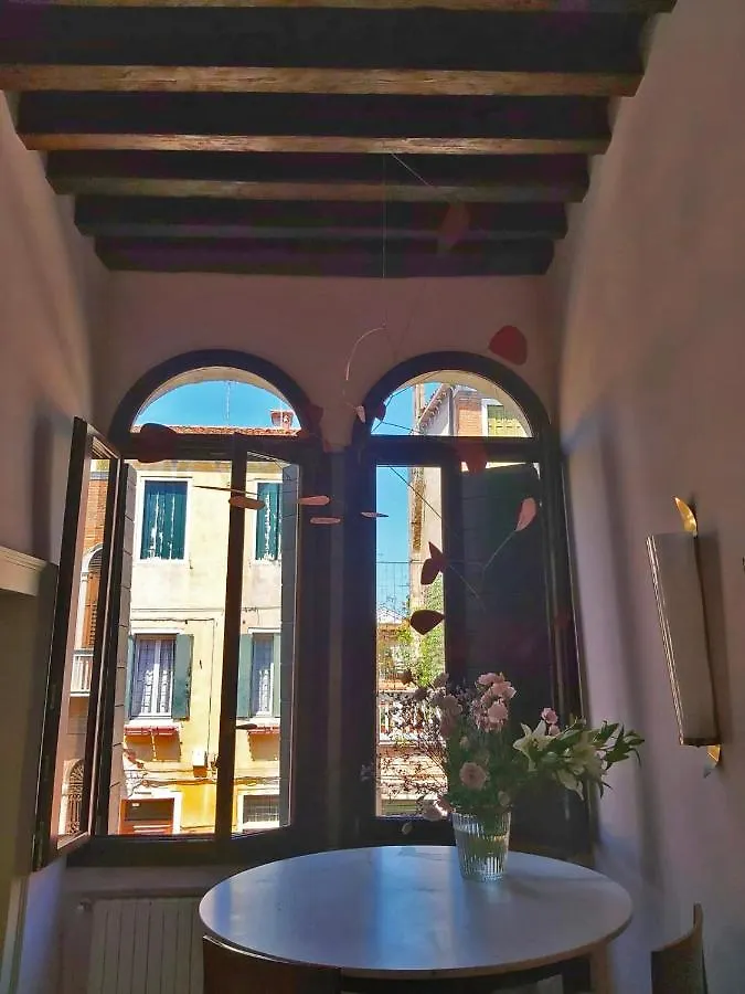 Gorgeous Venetian Apartment With Canal View