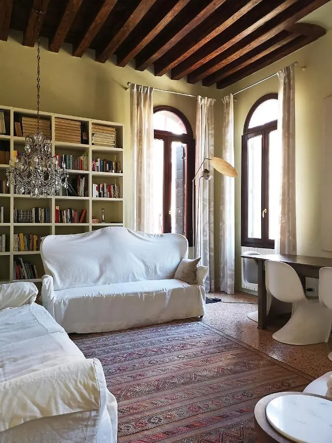 Gorgeous Venetian Apartment With Canal View 0*, Venice