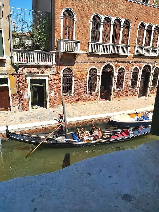 Gorgeous Venetian Apartment With Canal View