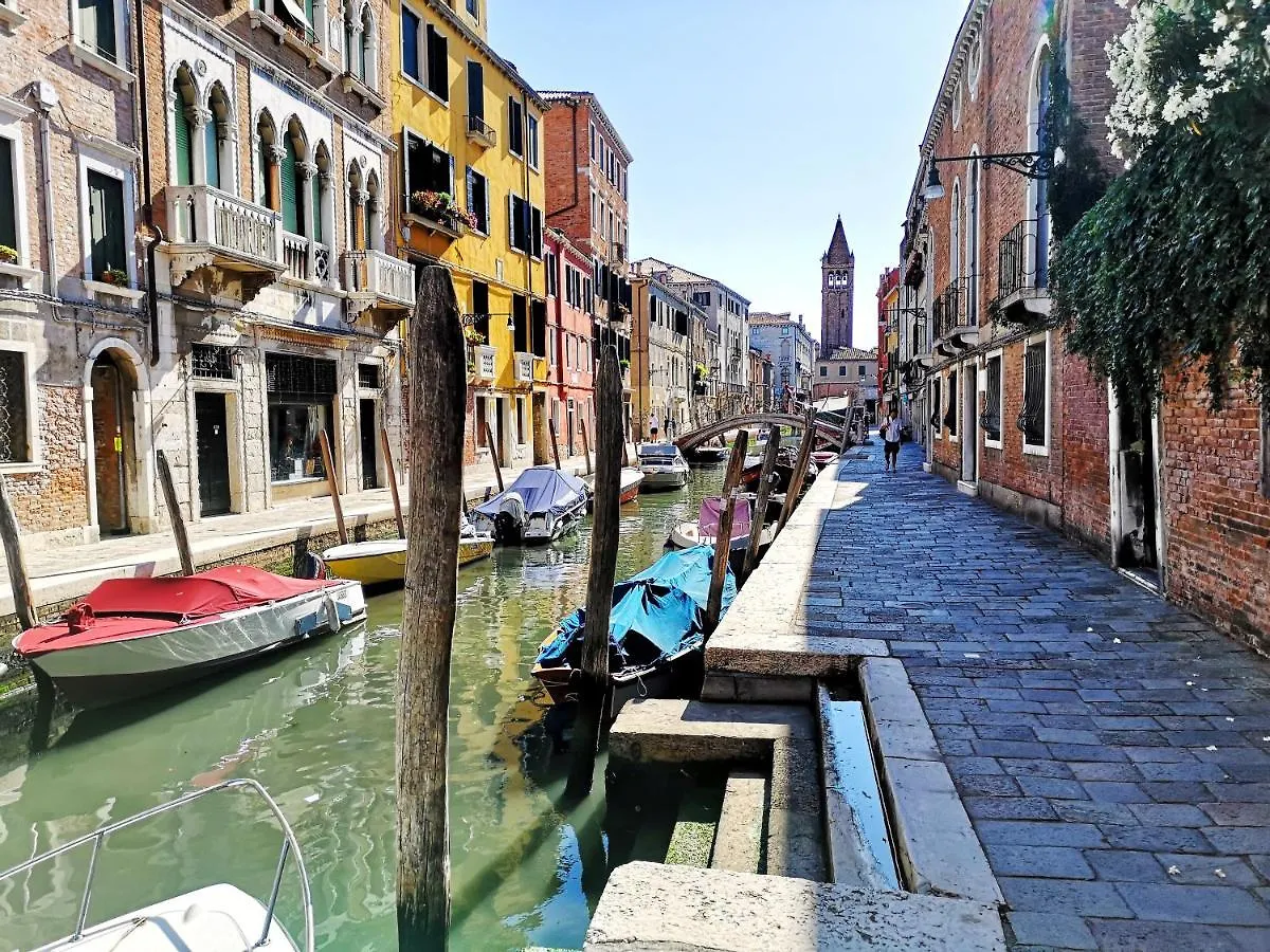 Gorgeous Venetian Apartment With Canal View Italy