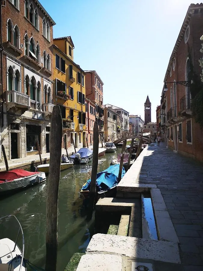 Gorgeous Venetian Apartment With Canal View